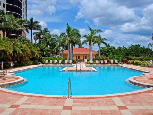 Resort-Style Pool with Whirlpool Spa Resort-Style Pool with Whirlpool Spa
